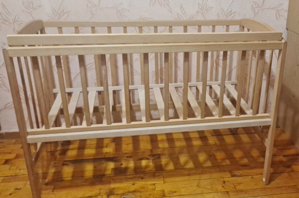 Дитяча кроватка-гойдалка