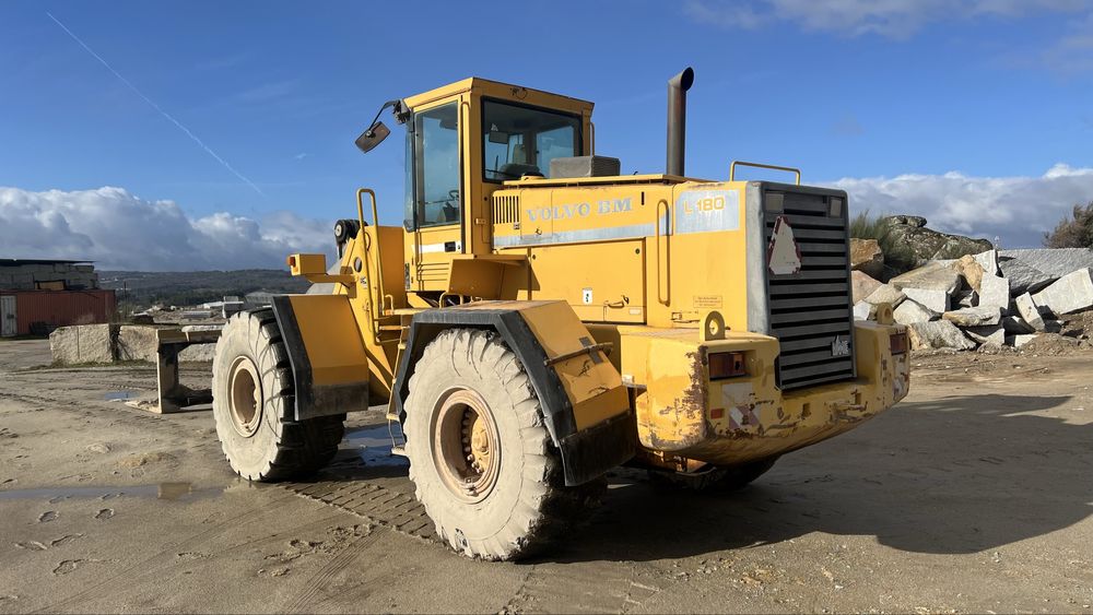 Pá carregadora Volvo BM L180