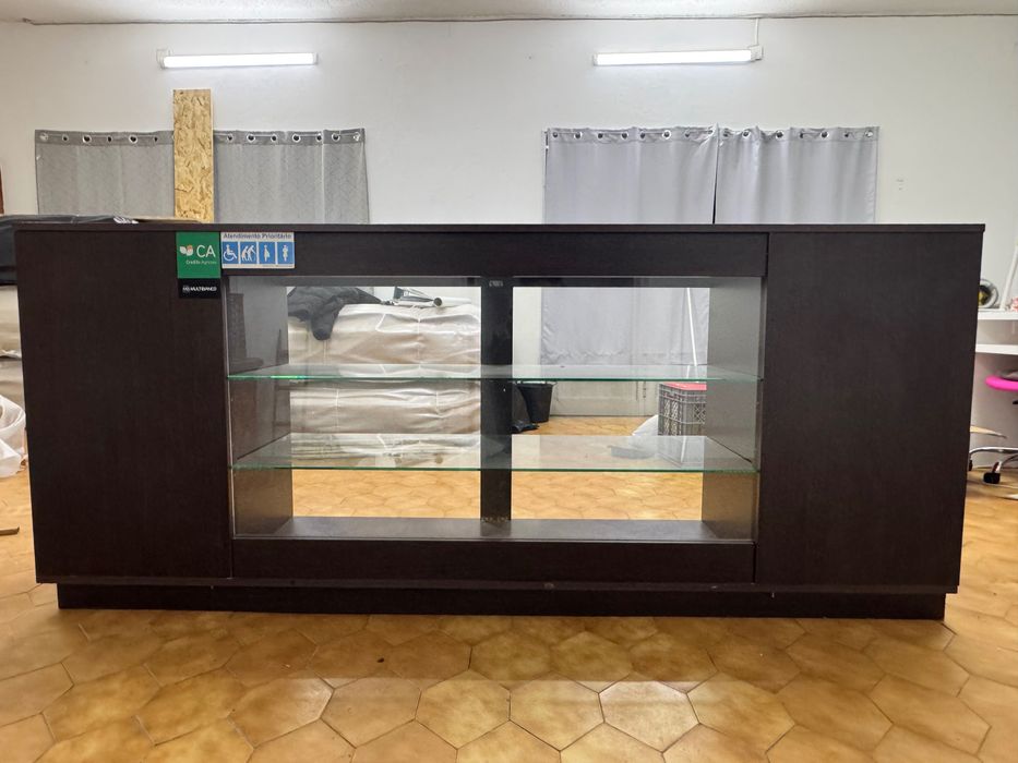 Balcão com Vitrine
