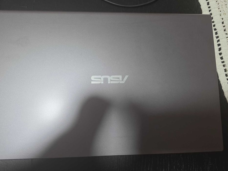 Portátil Asus VivoBook 15 (i3 10.ª Ger / 8GB RAM / 512GB SSD) – Excelente Estado