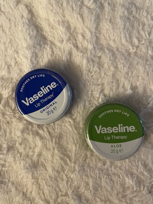 Kultowe maselka pielegnacyjne do ust Vaseline 2 szt