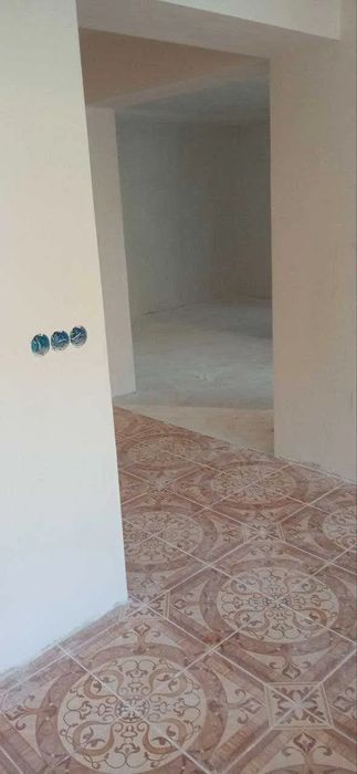 Продам новозбудований будинок з газовим опаленням в центрі міста.