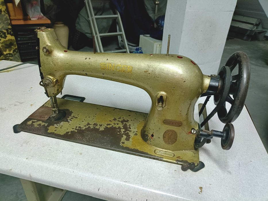 Máquina costura a motor