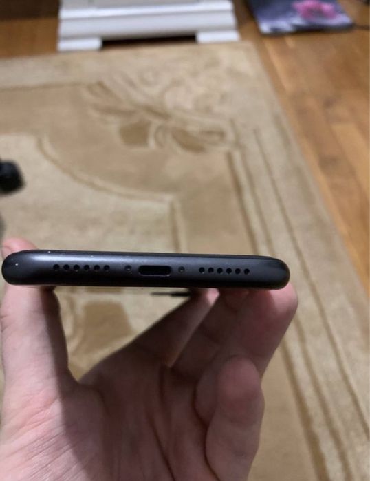 продам айфон 11 на 64 гб