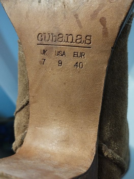 Botas da marca Cubanas em pele.
