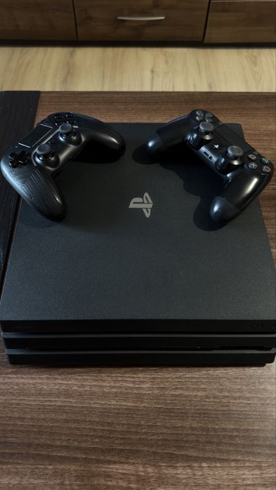 Ps4 pro 2 pady 1tb
