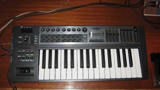 Controlador Midi Roland Edirol PCR 300