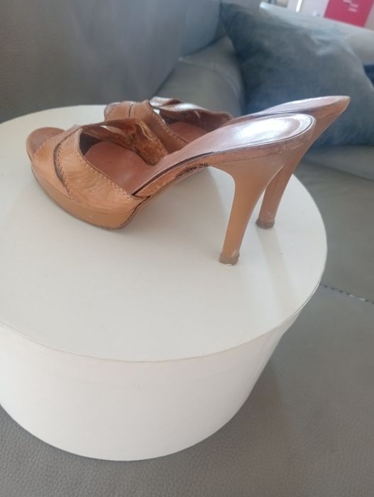 Sandálias Arezzo pele genuína cor nude