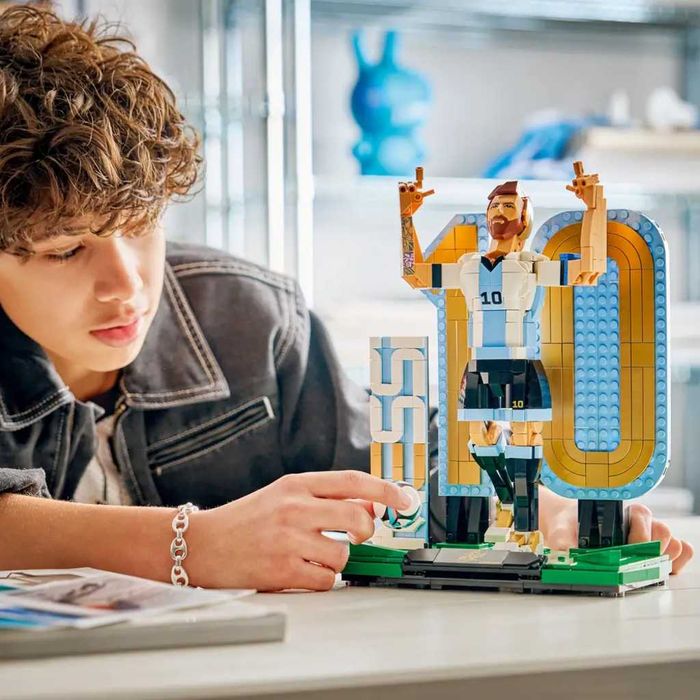 Конструктор LEGO Editions Ліонель Мессі — легенда футболу (43015)