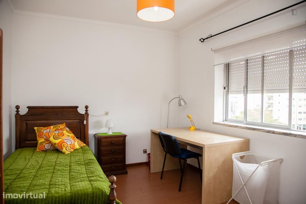 Quarto - localizado em Casal do Bispo Coimbra
