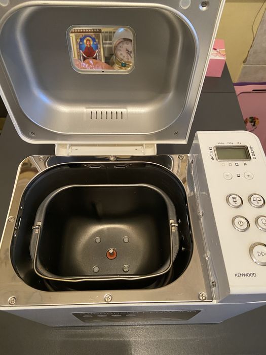 Хлібопічка Kenwood BM250 в ідеальному стані.