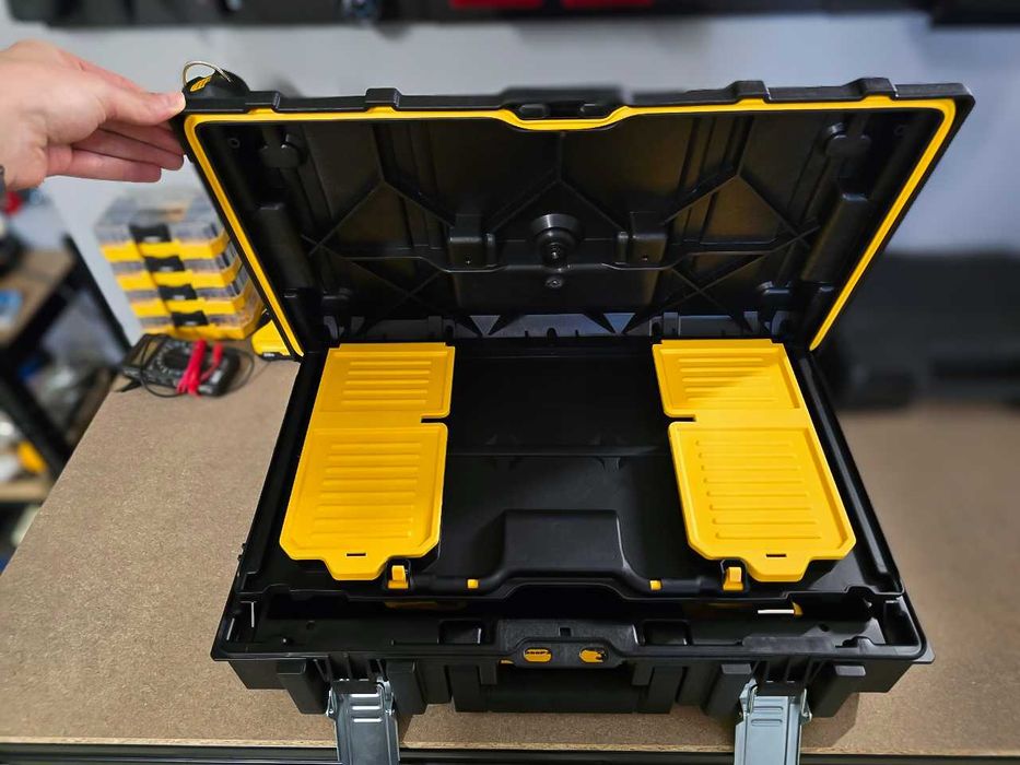 DEWALT Wytrzymała Oryginalna Skrzynia z sytemem TOUGHSYSTEM