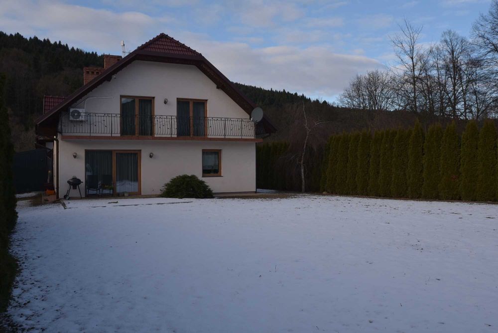 Dom w Stróży wraz z garażem