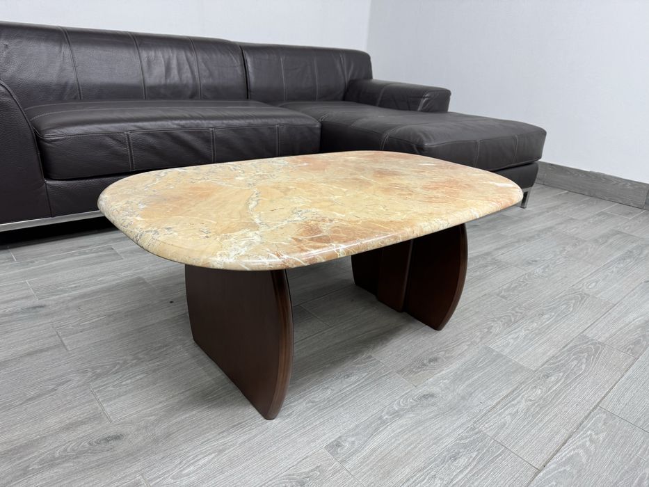 Мармуровий журнальний столик