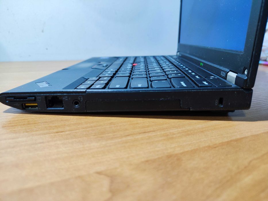 Lenovo x230 / i5-3320M / 8GB RAM / 240GB SSD / Windows 10