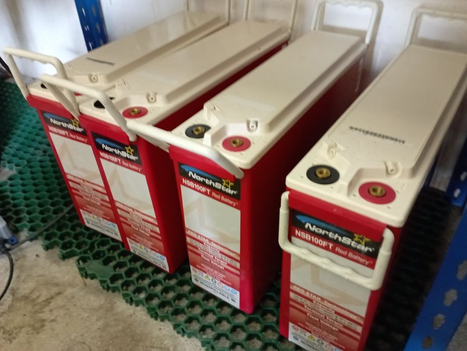 BATERIAS SOLARES) 240 amperes C 100