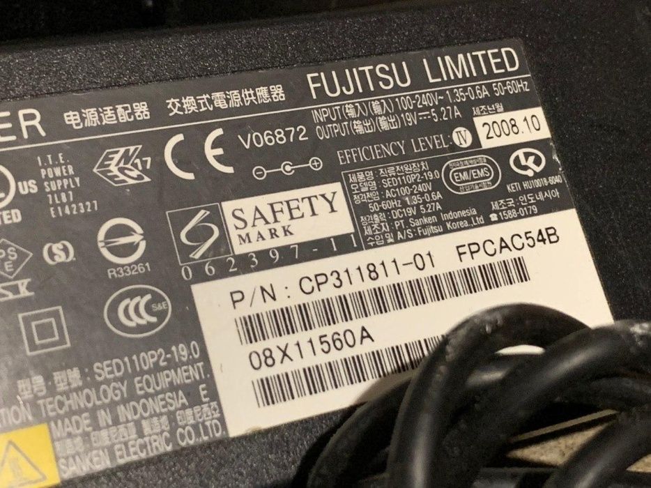 Оригінальний блок живлення Fujitsu 5.5*2.5 (19v 5,27) 2Pin 100w |
