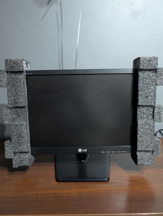 Monitor LG E1942C