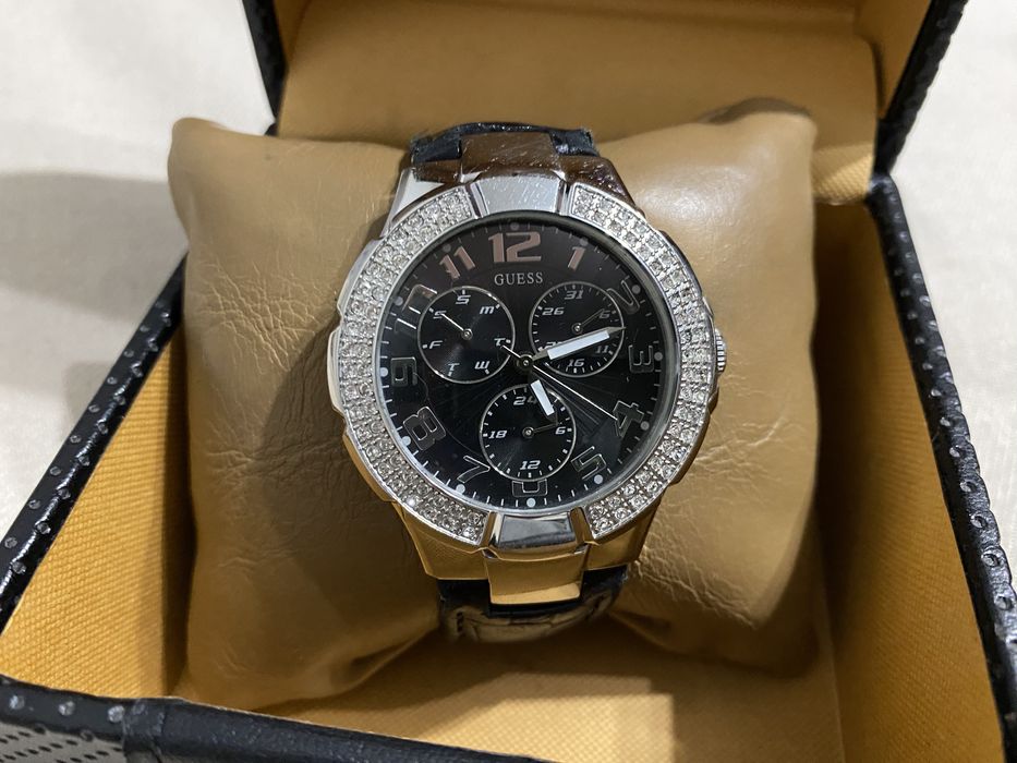 Жіночій годинник Guess W11008L2 наручний