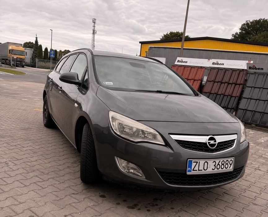 Opel Astra J Super stan. Doinwestowany!!