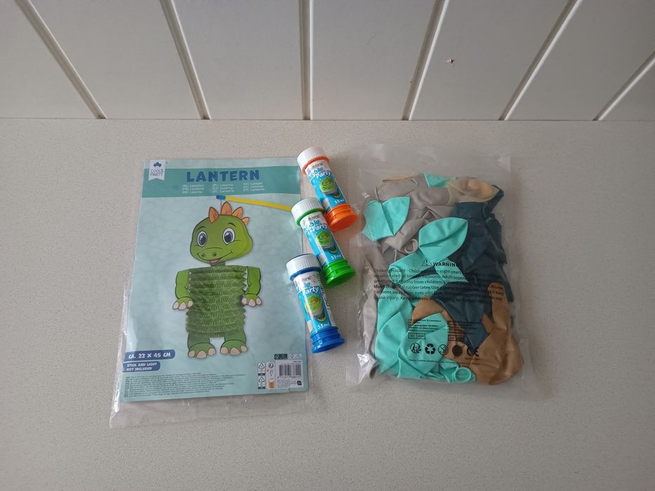 Zestaw urodzinowy, balony, bańki, lampion smok, dekoracje