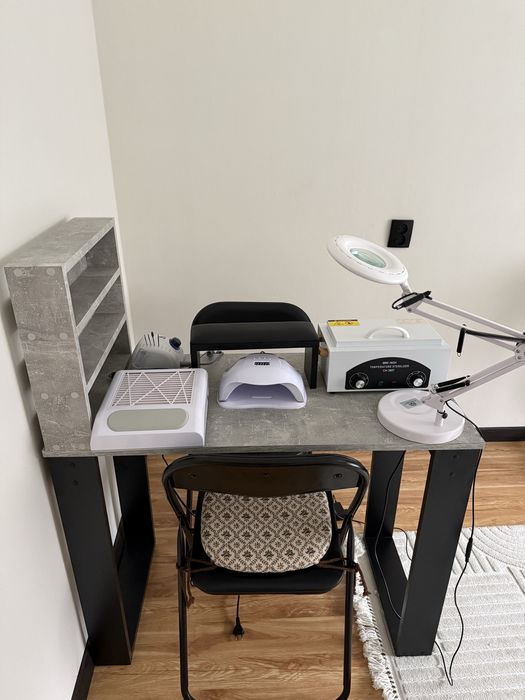 Продам готовий манікюрний стіл з усім готовим для роботи
