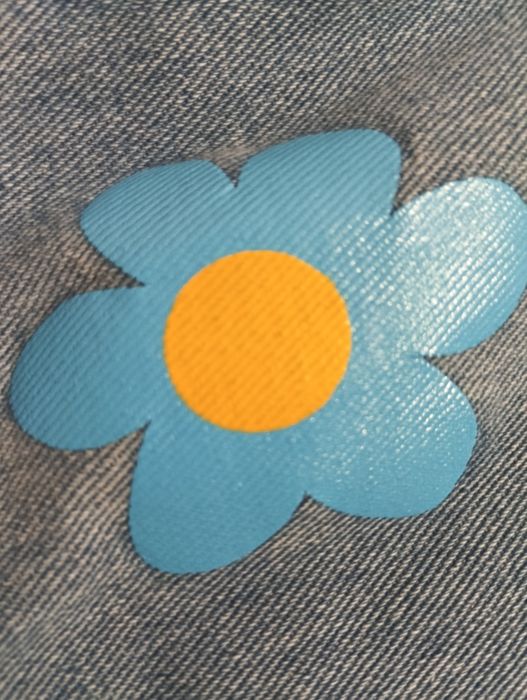 Spodnie dżinsowe 164 niebieskie z kwiatkami mają kieszenie stan bdb