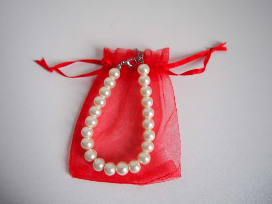 Bransoletka ze sztucznych pereł z woreczkiem. nowa