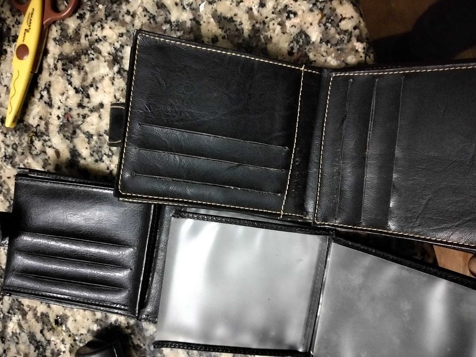 Carteiras de homem em pele genuína