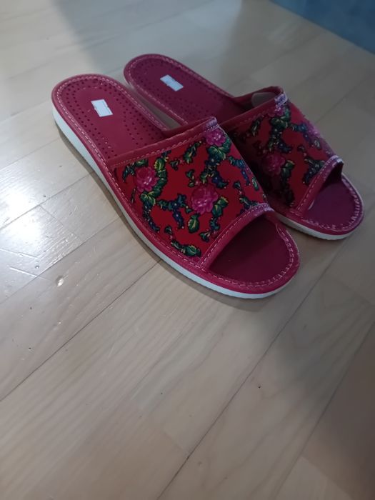 Nowe kapcie damskie 40