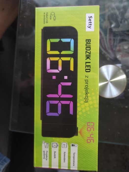 Budzik LED z projekcja godziny