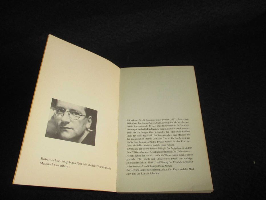 Livros de bolso em língua estrangeira Kafka Baudelaire Handke