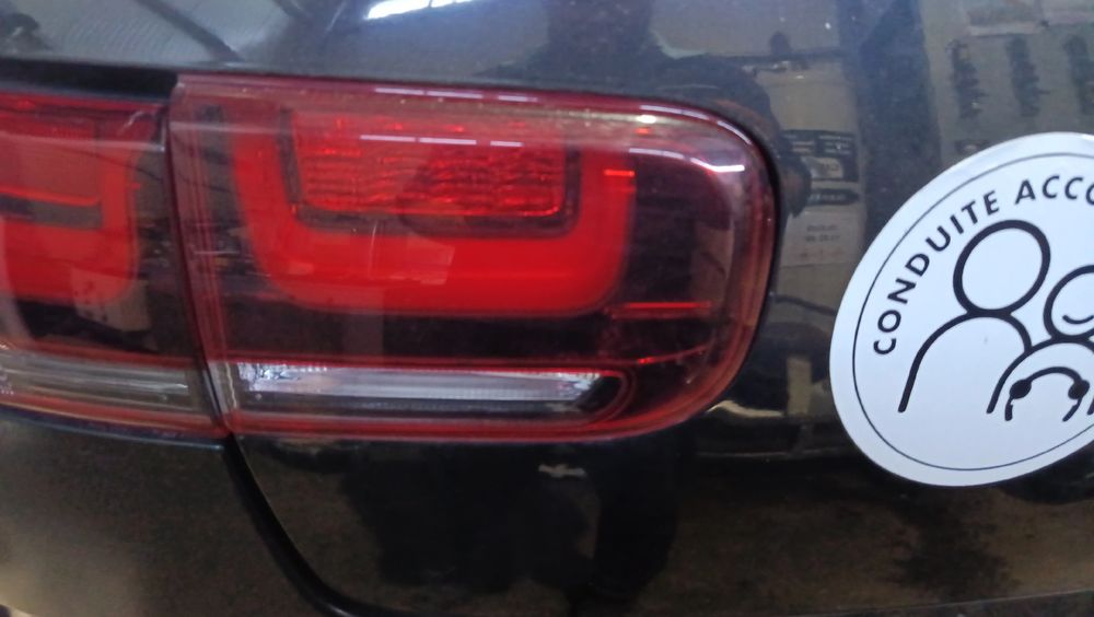 Farolim da mala esquerdo CITROËN C4 Cactus Enterprise (0B_, 0P_)