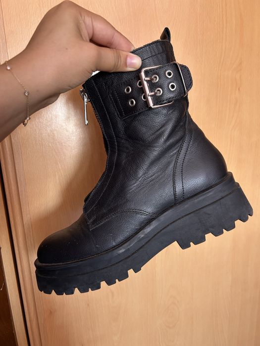 Botas pretas tamanho 39