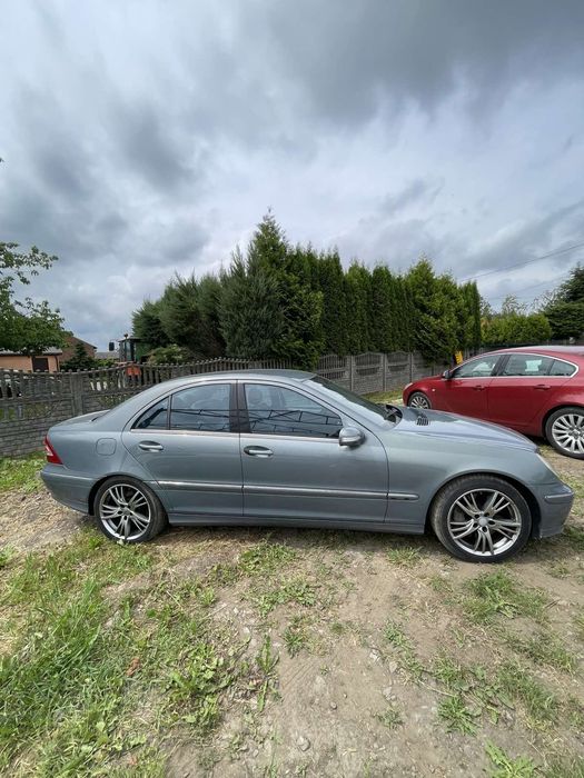 Авто для військових Mercedes-Benz c220 2004 рік автомат