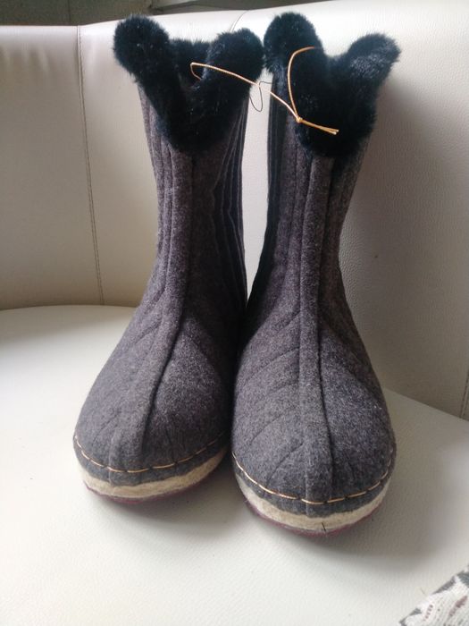 Продам самошиті валянки 900