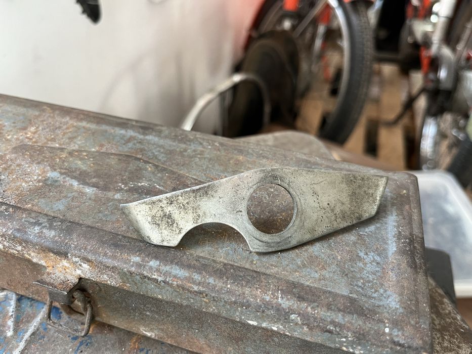 WSK 125 Kobuz KOS Gil mocowanie blokada licznika oryg slask