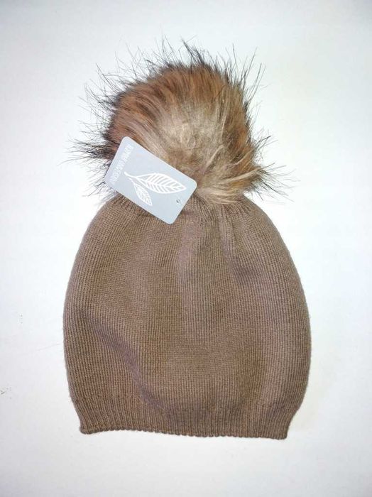 Nowa ciepła czapka z pomponem beanie