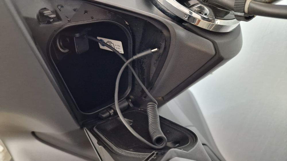 Honda PCX 125 + Mala GIVI 29L