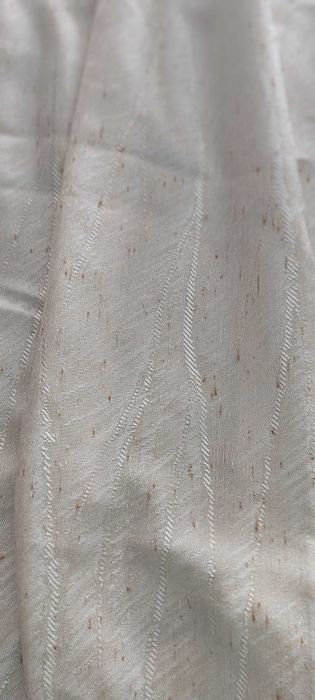 Cortinado composto por 2 peças, oferta para desocupar