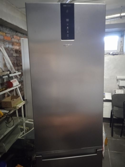 Ящики, полки, двери, резина холодильника Вирпул.