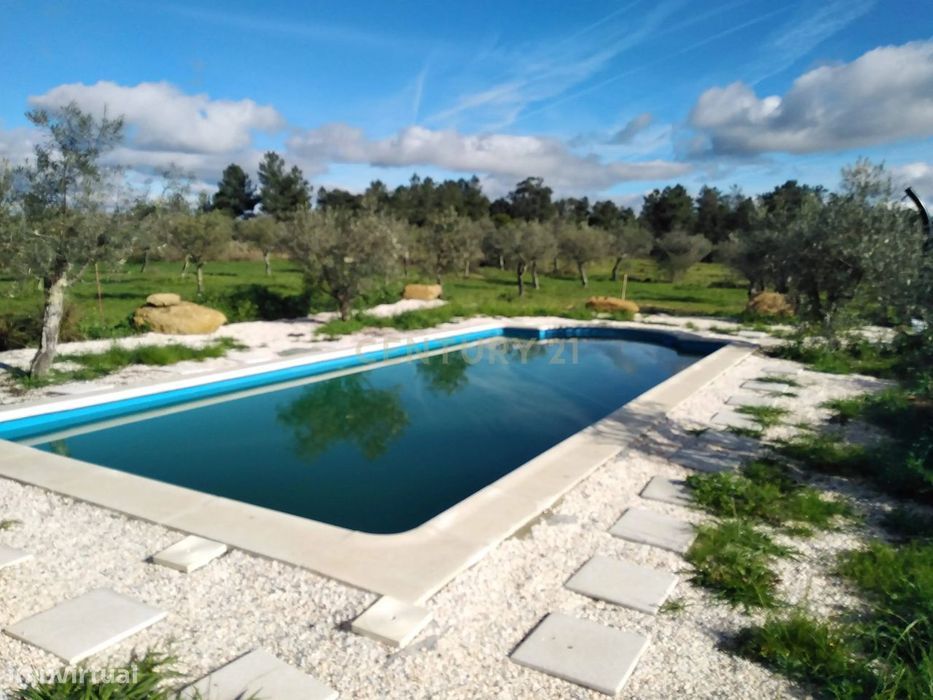 Quinta Com Piscina e Casa Madeira, Lousa, Castelo Branco