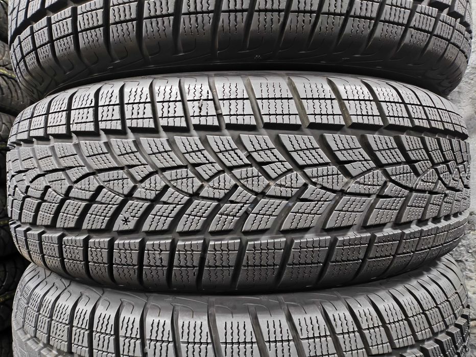 Шини бу 215/65 R17 Goodyear Ultra Grip Perfoemance Cen-1 Комплект Зима