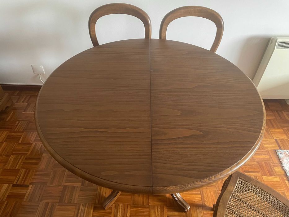 Mesa de jantar com 4 cadeiras