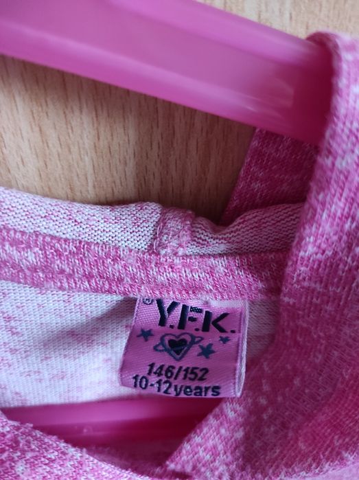 Y.F.K 146 bluza cienka różowa sweter kaptur cekiny