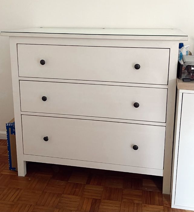 Cómoda branca modelo Koppang maciça Ikea
