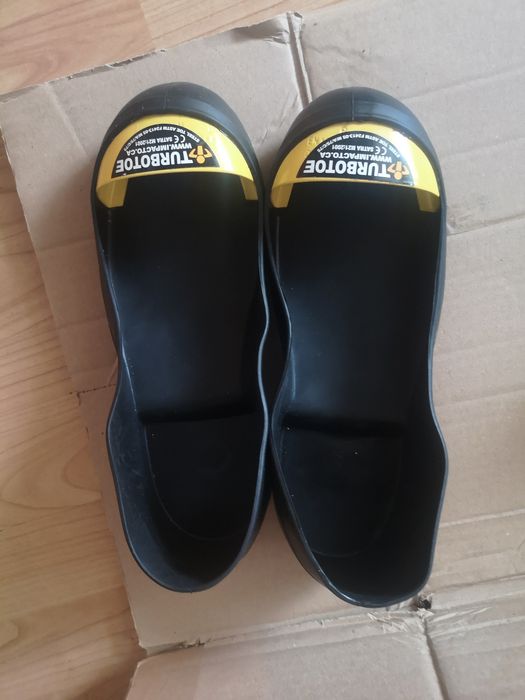 . Nakładki gumowe na buty nr 10M/