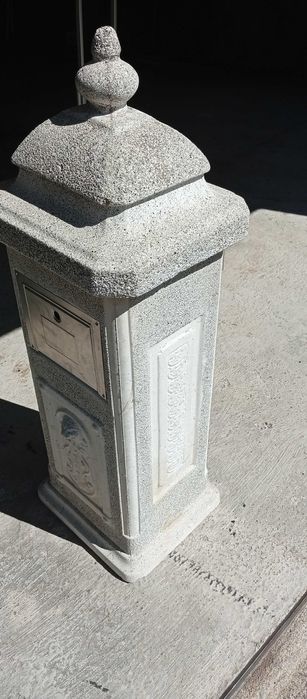 Caixa de correio em pedra