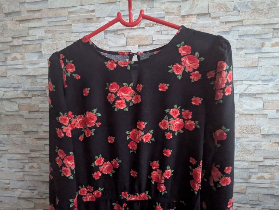 Sukienka Cropp w róże rozm S/M
