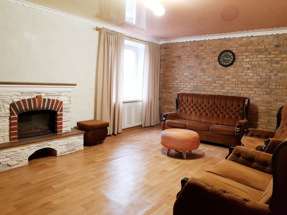 Просторий 2-поверховий котедж 214 м²  біля Кривого Рогу